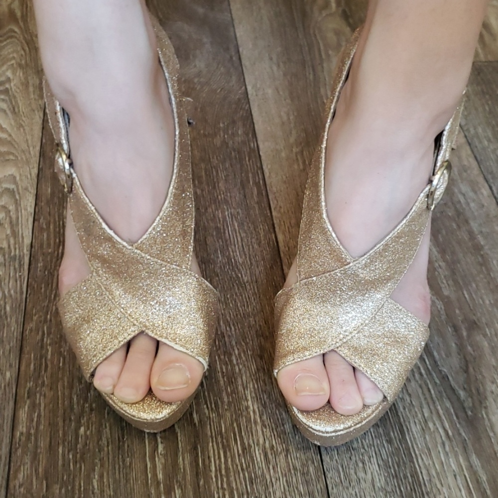Heels - Picture 2 of 4